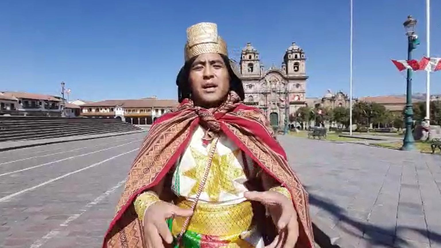 PROFESOR SE VISTE DE PACHACÚTEQ Y CANTA 'EL RAP DE LOS INCAS' EN CUSCO